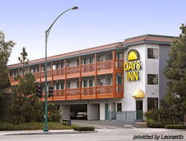 Days Inn By Wyndham Anaheim West Dış mekan fotoğraf